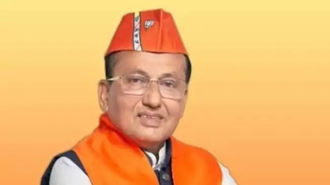 सूरत में बीजेपी का खुला खाता, निर्विरोध जीते मुकेश दलाल