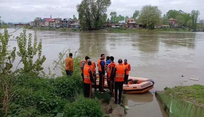 JK: झेलम नदी में पानी का बहाव तेज होने से डूबी नाव, 6 बच्चों की मौत