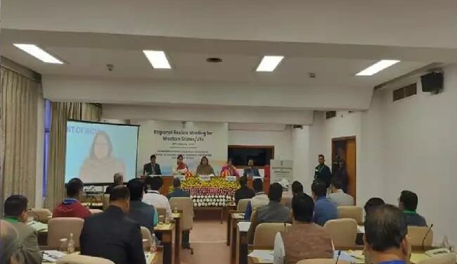 डेयरी क्षेत्र की योजनाओं के कार्यान्वयन की प्रगति पर समीक्षा बैठक आयोजित