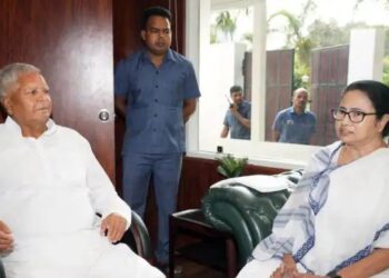 ममता के हाथों में जाए INDIA ब्लॉक की कमान, कांग्रेस के खिलाफ खड़े हुए लालू यादव…!