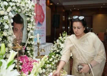 धीरज कुमार को श्रद्धांजलि देने जुटे फिल्म इंडस्ट्री के सेलिब्रिटी