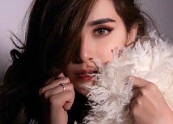 एंजेला क्रिस्लिंस्की के पार्टी एंथम का “म्यूज़िकल फायर”