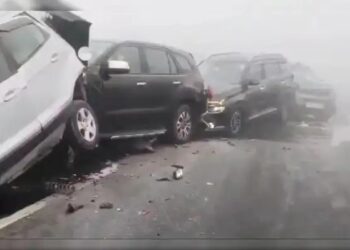 UP: कोहरे का कोहराम! हापुड़ हाईवे पर भिड़ी 5 कारें…