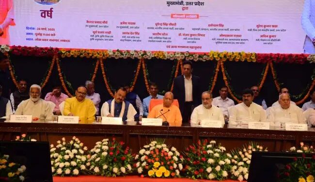 8 साल में बदल गया यूपी का नक्शा, योगी सरकार ने गिनाई सरकार की उपलब्धियां