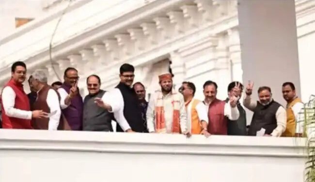 समाजवादी पार्टी विधायकों के खिलाफ स्पीकर्स के समक्ष शिकायत दर्ज कराएगी