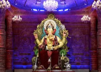 अनंत अंबानी ने लालबाग राजा को गिफ्त किया 20 किलो सोने का मुकुत