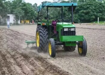 पंजाब कृषि विश्वविद्यालय ने लॉन्च किया ड्राइवर-असिस्टेड ट्रैक्टर, खेती को बनाएगा आसान और किफायती