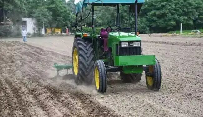 पंजाब कृषि विश्वविद्यालय ने लॉन्च किया ड्राइवर-असिस्टेड ट्रैक्टर, खेती को बनाएगा आसान और किफायती