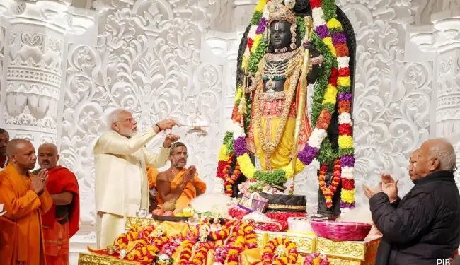 अयोध्या में चुनाव प्रचार के बीच राम लला के दर्शन करने पहुंचे पीएम मोदी