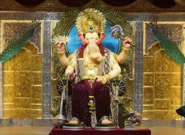 लालबाग के राजा ने पहना 15 करोड़ का सोने का मुकुट, जानें क्या रहा खास?