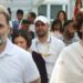 आपकी गाड़ी में अकेला जाऊंगा- राहुल गांधी.. संभल जाने के लिए निकले राहुल- प्रियंका के काफिले को प्रशासन ने रोका