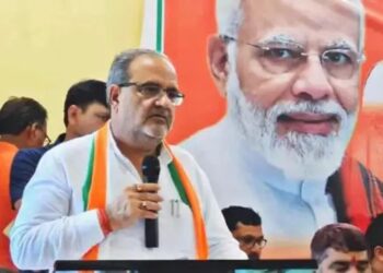 नहीं हो रही CM बदलने पर चर्चा, खीचंतान के बीच UP चीफ का बयान