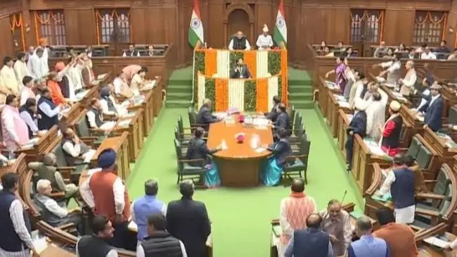 CAG रिपॉर्ट में बड़े खुलासे, शराब नीति बदले ने राजधानी को हुआ 2000 करोड़ का नुकसान