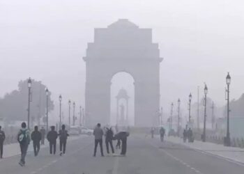 राजधानी में रिकॉर्ड तोड़ ठंड, 3 डिग्री के पार पहुंचा तापमान, शीतलहर का प्रकोप जारी