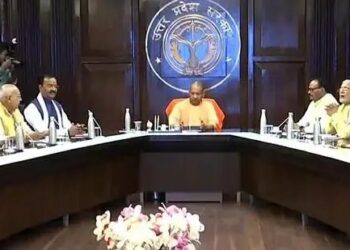 योगी कैबिनेट में बड़े फेरबदल की तैयारी, नई टीम में इन मंत्रियों को शामिल करेंगे CM योगी