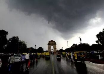 बारिश और हवाओं ने बदला दिल्ली का मौसम, जानें आज कैसे रहेगा वेदर का हाल
