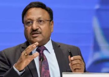 उत्तराखंड  में EC चीफ राजीव कुमार के हेलिकॉप्टर की इमरजेंसी लैंडिंग