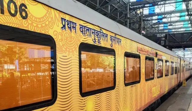 अलर्ट! कोहरे के कारण लेट हुई तेजस ट्रेनों का यात्रियों को नहीं मिलेगा रिफंड