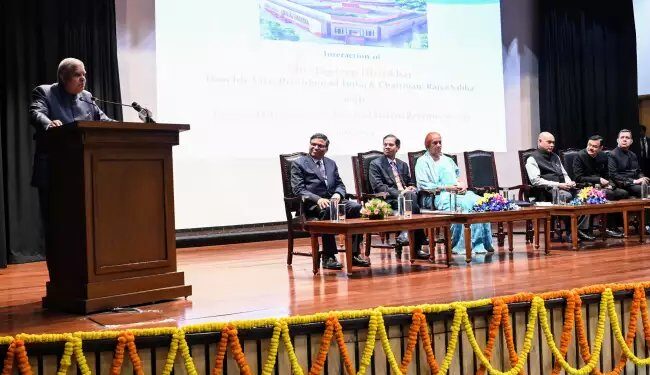 उपराष्ट्रपति ने भारतीय राजस्व सेवा (आईआरएस) के 77वें बैच को संबोधित किया