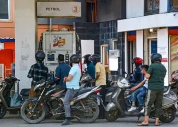 ऑयल कंपनियों की लोगों से अपील, हमारे पास Petrol-Diesel से LPG तक का पर्याप्त स्टॉक’