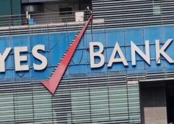YES Bank में छंटनी, एक झटके में बाहर किए 500 कर्मचारी, सामने आई बड़ी वजह ?
