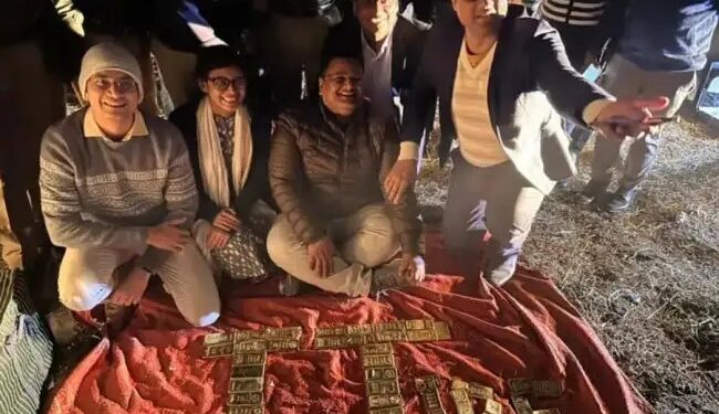 भोपाल के जंगल में अंधेरी रात को मिला 52KG सोना, 15 करोड़ कैश, IT रेड में हुआ खुलासा
