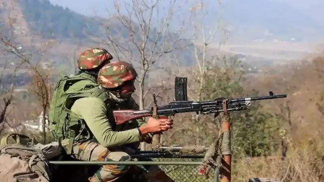 किश्तवाड़: आतंकियों और सुरक्षाबलों के बीच मुठभेड़ जारी, 1 जवान शहीद