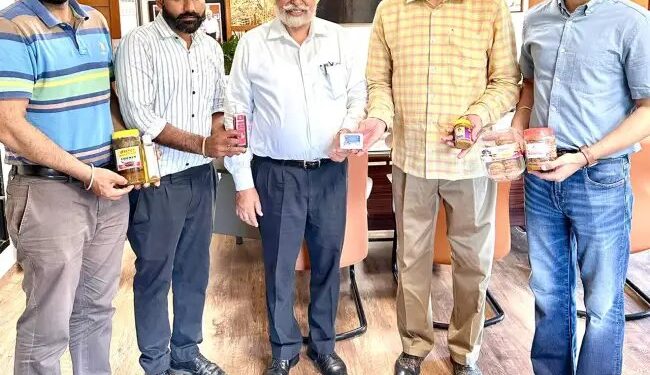 पीएयू कुलपति ने निजी स्कूल शिक्षक के एग्रीप्रेन्योर बनने की सराहना की