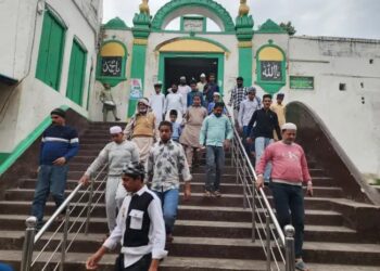 जुमे की नमाज के लिए नागपुर में मस्जिद के बाहर बढ़ाई गई सुरक्षा व्यवस्था