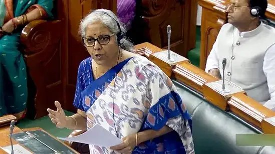 मोदी 3.0 का पहला बजट पेश कर रही वित्त मंत्री सीतारमण, जानें बड़े अपडेट