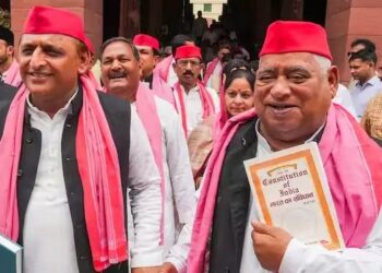 AAP ने किया डिप्टी स्पीकर पद के लिए सपा सांसद अवेधश प्रसाद का समर्थन