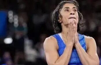 मां मैं हार गई कुश्ती जीत गई…’ विनेश फोगाट ने कुश्ती से लिया संन्यास!