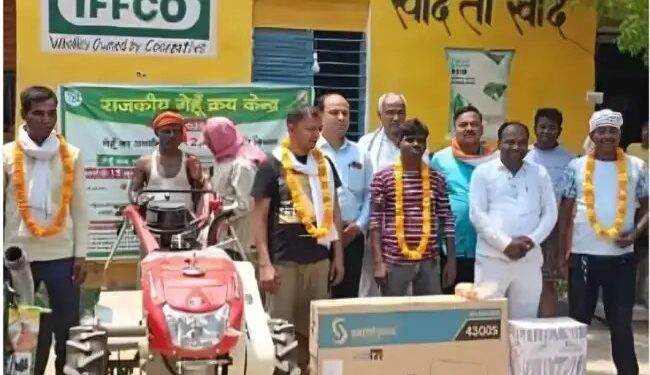 कृषि में उत्कृष्ट योगदान के लिए किसानों को किया गया सम्मानित