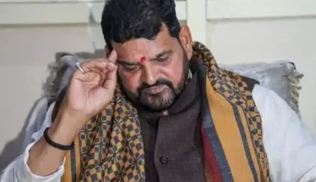 युवकों की मौत का जिम्मेदार मेरा बेटा नहीं बल्कि ड्राइवर है- बृजभूषण शरण सिंह