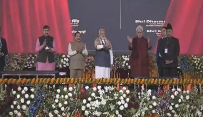 प्रधानमंत्री नरेन्द्र  मोदी ने अखिल भारतीय आयुर्विज्ञान संस्थान जम्मू का उद्घाटन किया