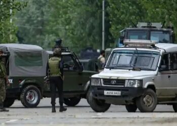 JK: घाटी में फिर आतंकी हमला, सेना के 4 जवान जख्मी, 1 शहीद