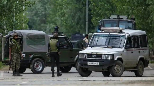 JK: घाटी में फिर आतंकी हमला, सेना के 4 जवान जख्मी, 1 शहीद