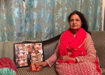 जानें कौन हैं कमर शेख, जो पिछले 35 सालों से PM MODI को रक्षाबंधन पर बांध रही राखी