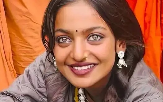 महाकुंभ की वायरल गर्ल मोनालिसा की बॉलीवुड में एंट्री, अगले महीने से शूटिंग शुरु!