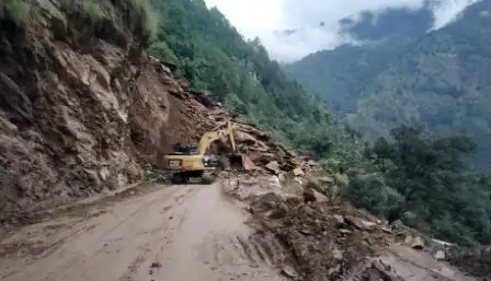 केदारनाथ में चौथे दिन भी रेस्क्यू जारी, 9 हजार से ज्यादा श्रद्धालुओं को निकाला